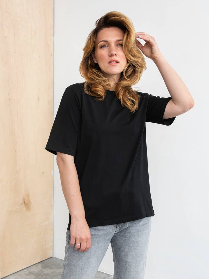 CAPSULE by Agnė Gilytė - Wholesale T-Shirt - Women's - T-Shirt 'HONOLULU' | premium quality cotton4