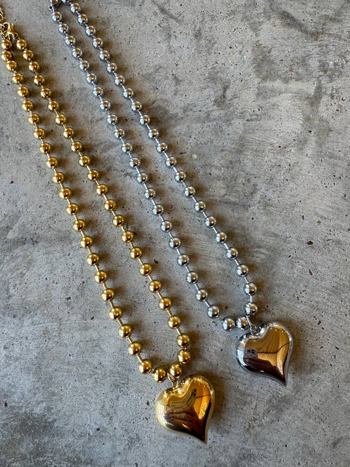 PRÉCOMMANDE - COLLIER CHAÎNE À BOULE CŒUR pour la vente par BLAKELEY