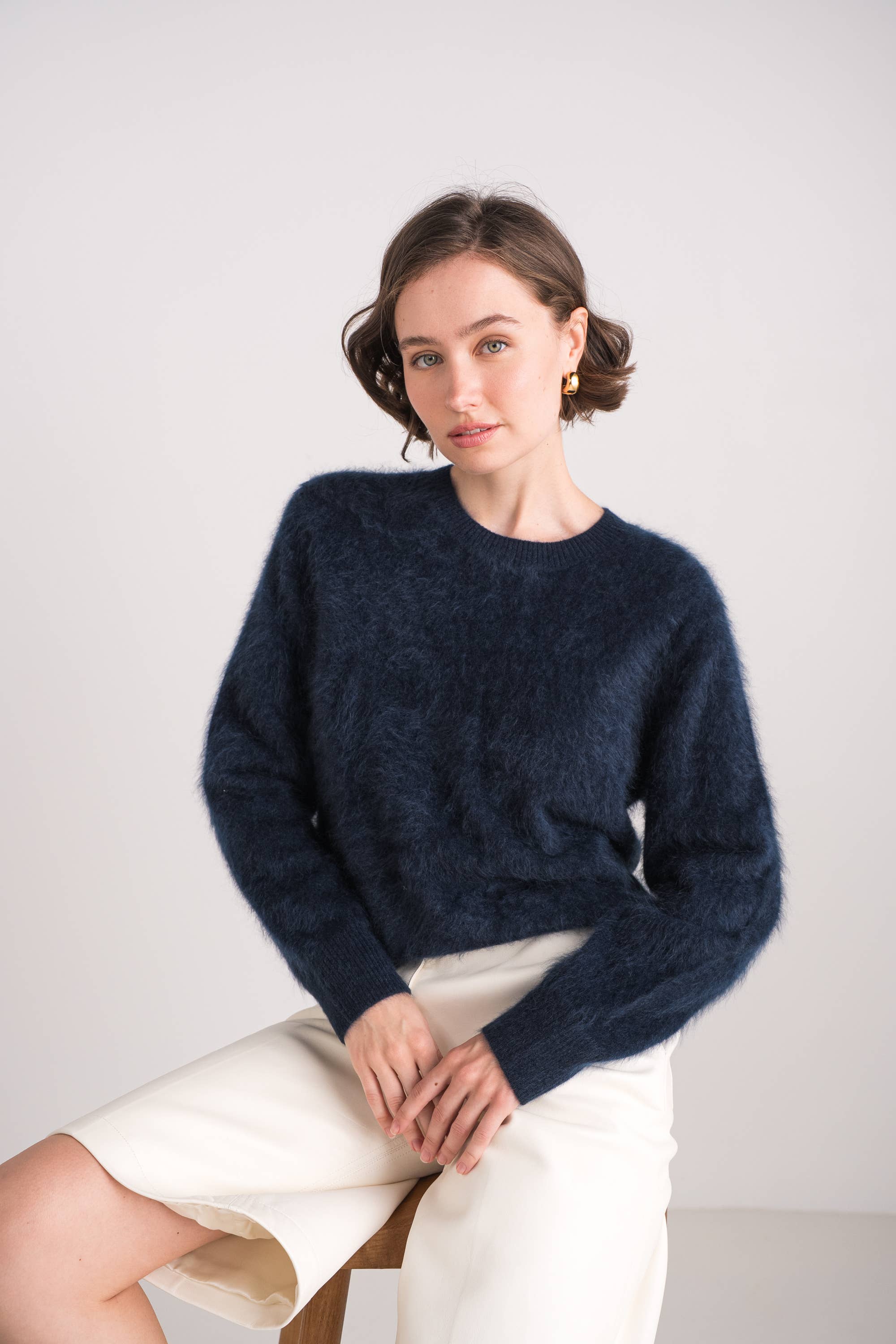 jw.atelier – wholesale Knitted jumper – Women′s – 100% brushed cashmere crew neck sweater1
