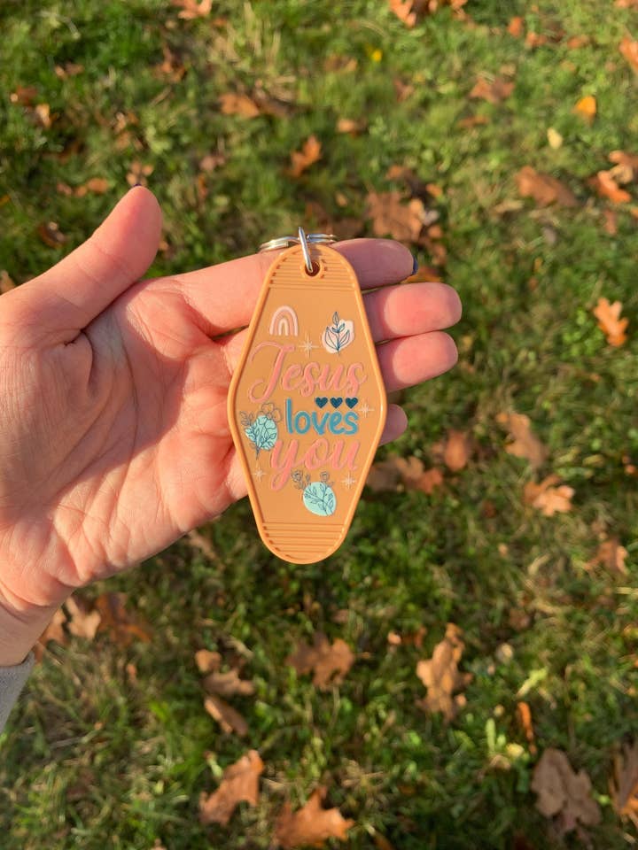 Boho Faith Nyckelring – Jesus älskar dig Motelletikett för wholesale av The E Tribe Co.