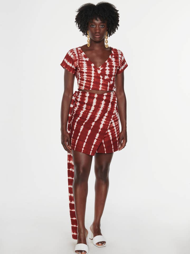 Wrap Top - Deep Red voor wholesale door JEKKAH