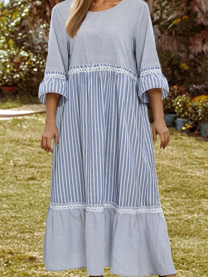 Robe longue mixte grande taille avec détails en dentelle croisée à rayures. pour la vente par fashionworks