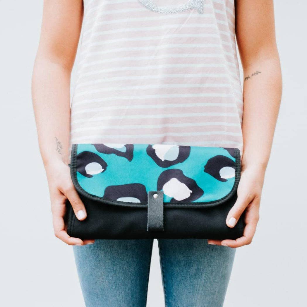 Zoe Sage - Vente Pochette – femme - Tapis à langer nomade pour bébé | Green Envy1