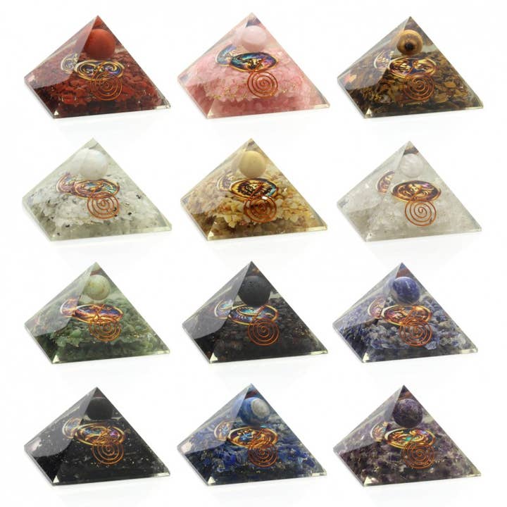 12 orgonitpyramider med figurer og stenhoro... for engroshandel hos UniArt