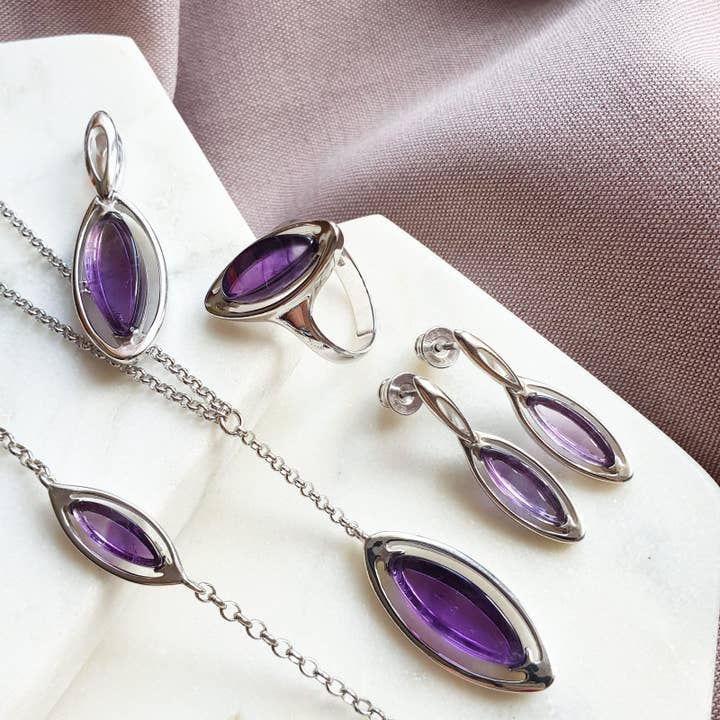 Ring with natural violet amethyst shuttle, sterling silver for wholesale on Faire1