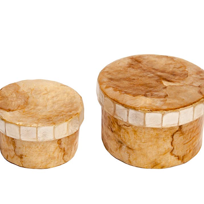 Set di 2 Scatole Rotonde a Nido in Capiz con Coperchio a Mosaico da 3" (Oro Fumo) per la vendita all'ingrosso da parte di Dekorasyon Gifts Decor