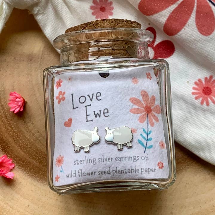 Sterling Silver Love Ewe fårflaskörhängen för wholesale av Ginger & Roo