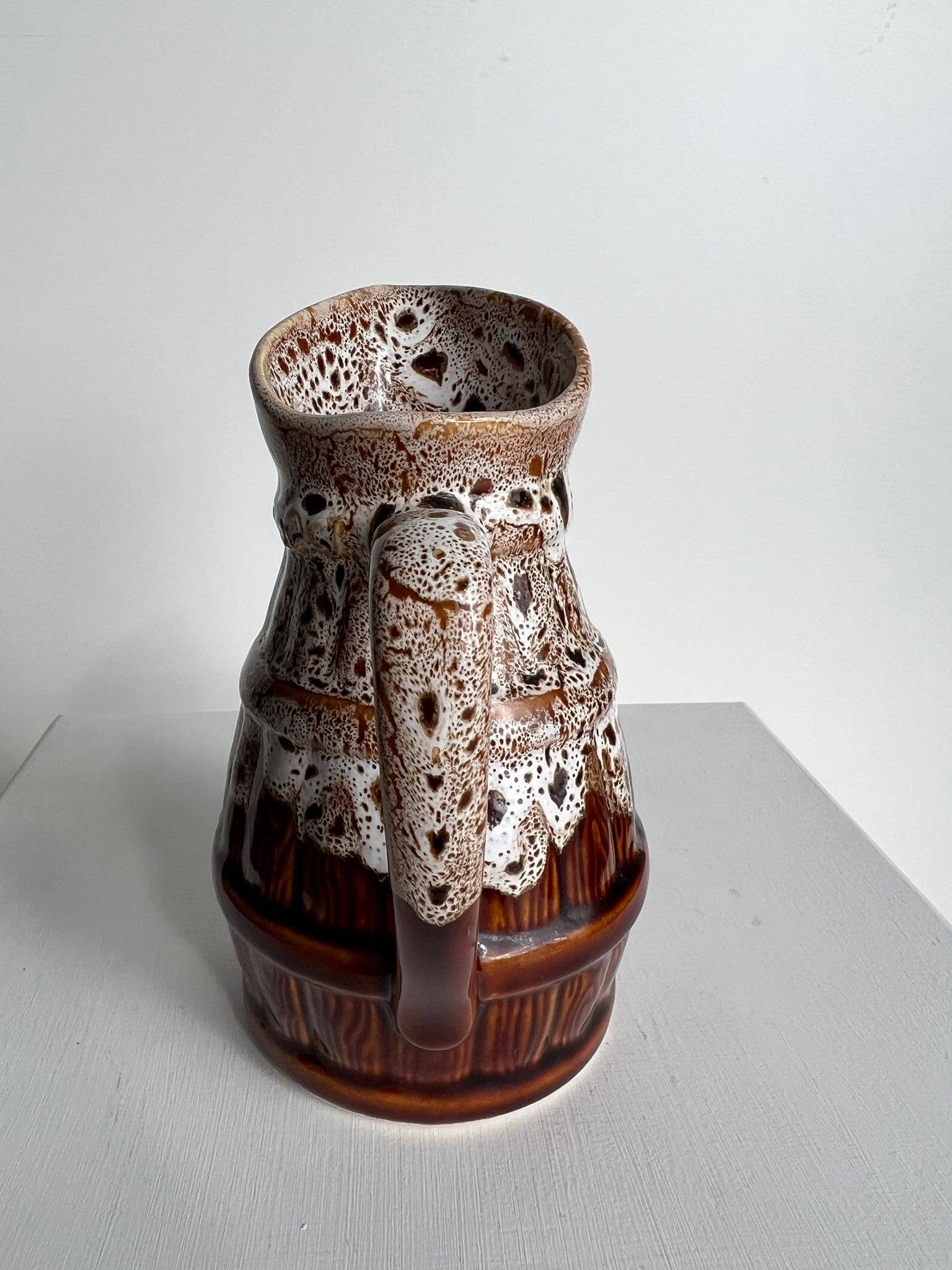 Office Objets – Objeto de mesa decorativo por atacado – Pequena jarra decorativa cerâmica vidrada com motivo de barril de cerveja25