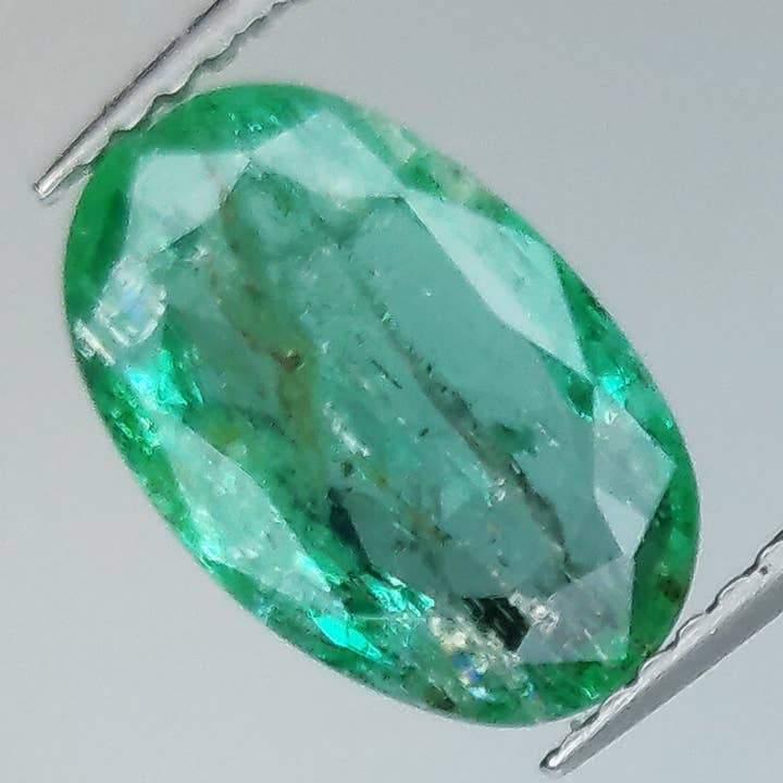 2.34ct Esmeralda talla oval 11.2x7.3mm para venta al por mayor de Naturjoya
