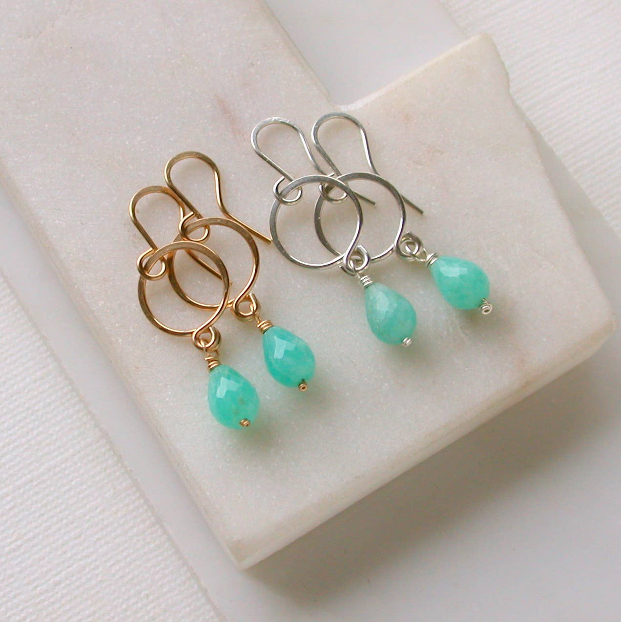 Linda Trent Jewelry - Vendita all'ingrosso Orecchini pendenti - Orecchini pendenti Petite Gemstone. Scegli Metallo e pietra preziosa.5