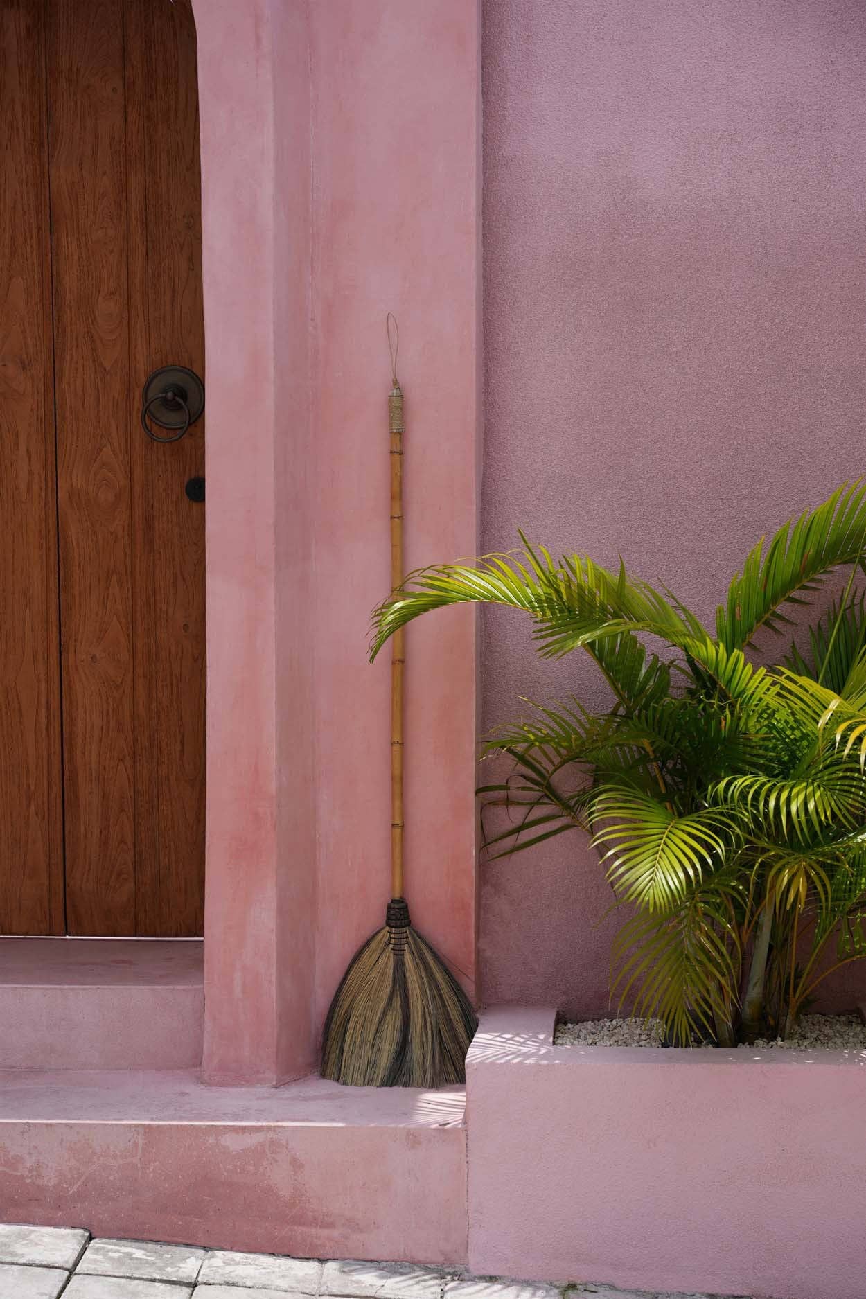 Bazar Bizar Living - Wholesale Broom - The Big Broom - Natural Black1