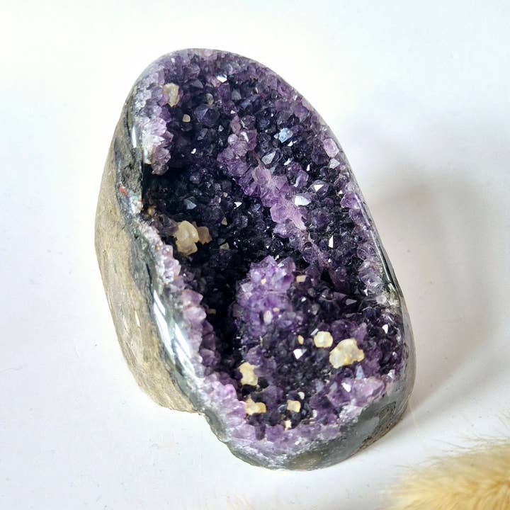 Moonlight Gemstones – wholesale Andlig sten/kristall – Ädelsten Polerad Ametist Geod av 342 gram – Andlig Blickfångare med Kraftfull Energi0