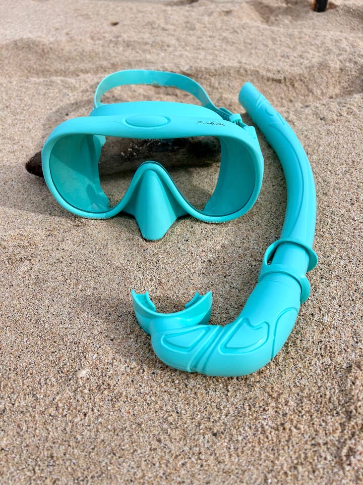 The Salty Babe - Wholesale Swim Goggles - Unisex - Looking Glass Dive Mask8