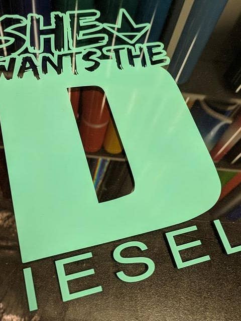 KA Lei vuole l'adesivo Diesel Tiffany Blue. per la vendita all'ingrosso da parte di Luckless Outfitters