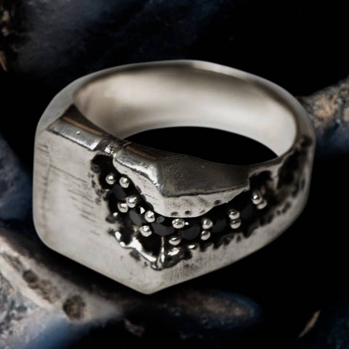 Siegelring mit Narben aus im Labor gezüchteten Diamanten für den Großhandel von NicolasAmbrosio