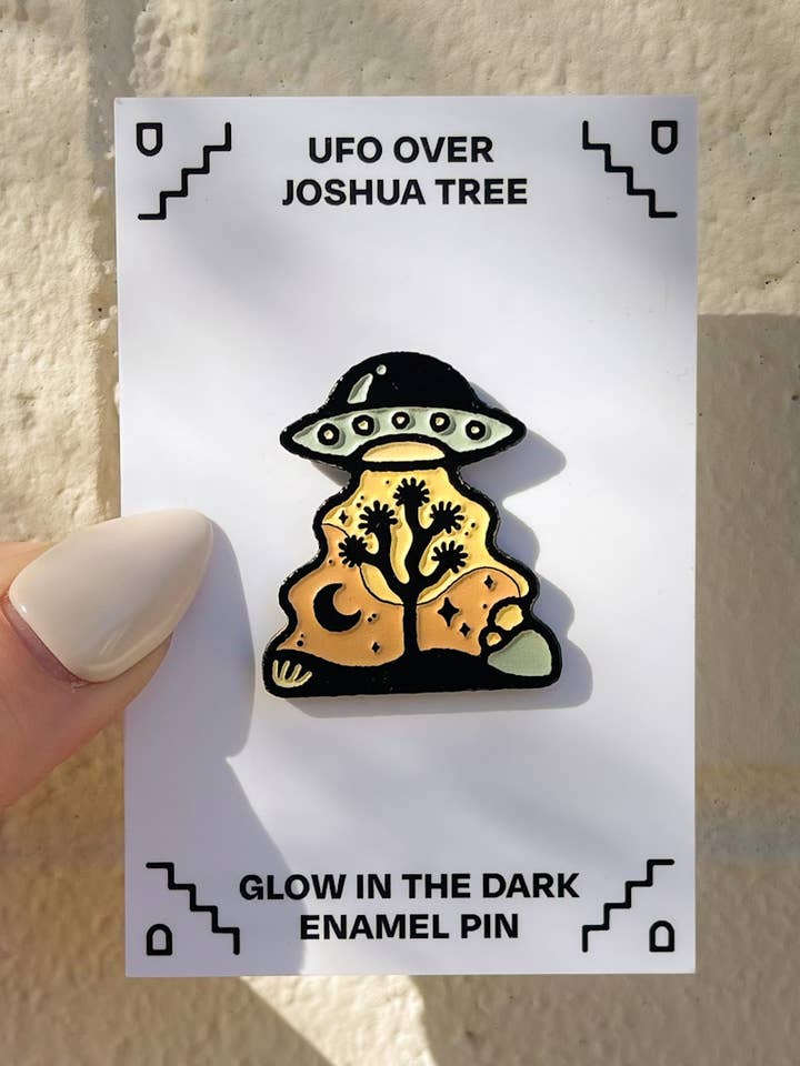 UFO över Joshua Tree emaljstift för wholesale av Amber Morgan