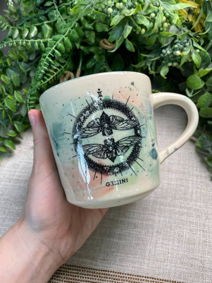 Mug Gémeaux pour la vente par Copper Ashes