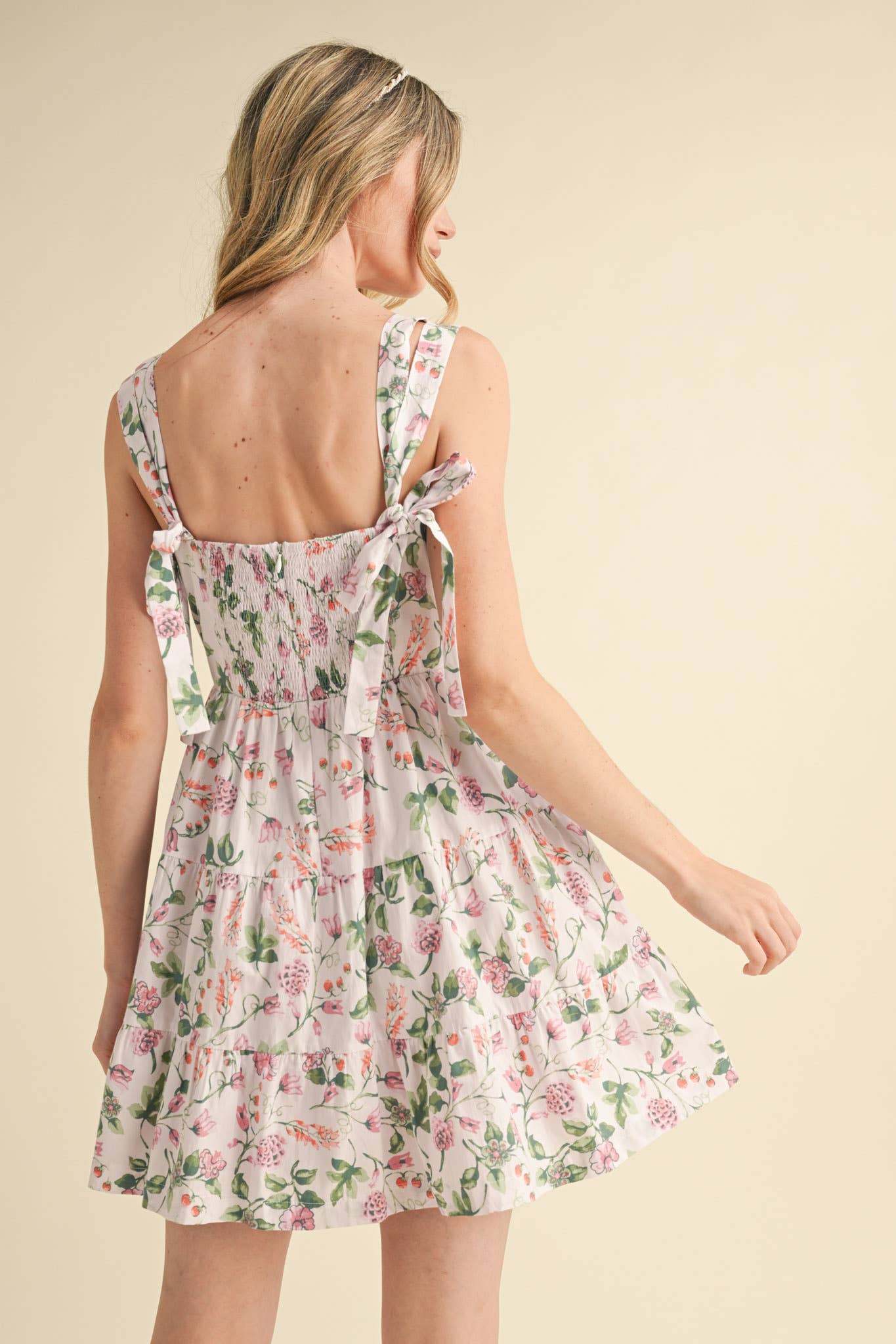 &MERCI - Vente Robe – femme - ROBE COURTE À VOLANTS FLORAUX AVEC BRETELLES À NOUER MDR38084