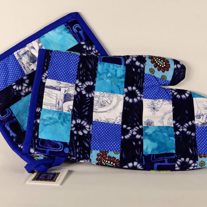 Blue & White Oven Mitt Set for wholesale by Atizan Goods by PeaceQuilts