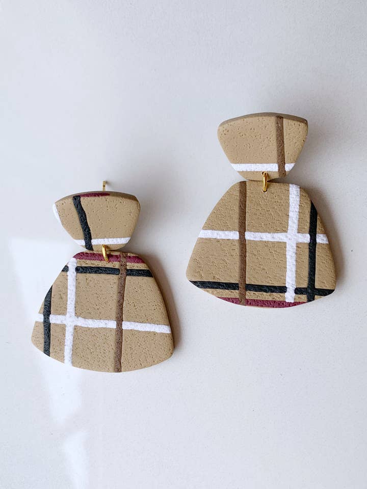 Boucle d'oreille Phoebe à carreaux pour la vente par Clay By Denae