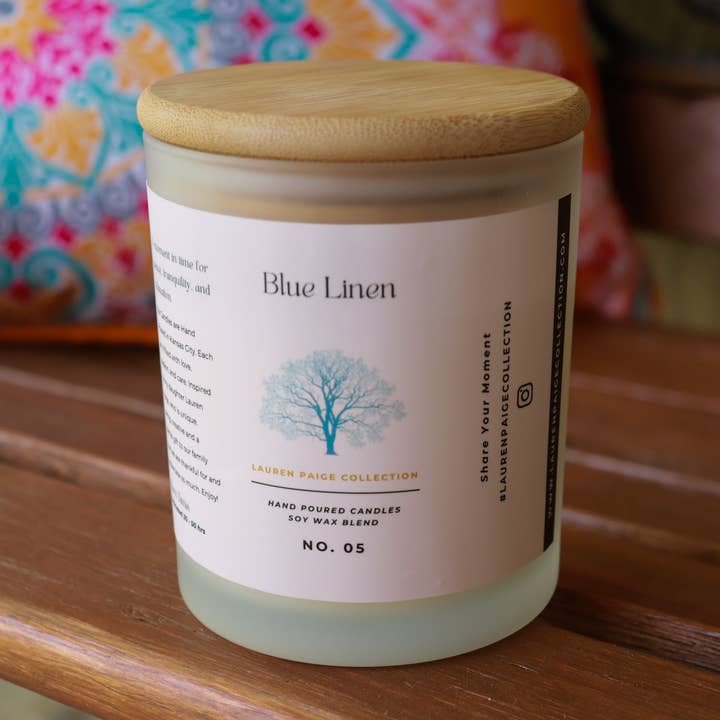 Blue Linen | Classico | Candela in cera di soia | 12 oz. per la vendita all'ingrosso da parte di Lauren Paige Collection