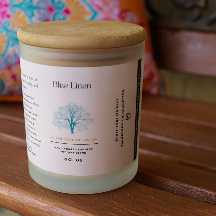Blue Linen | Classico | Candela in cera di soia | 12 oz. per la vendita all'ingrosso da parte di Lauren Paige Collection