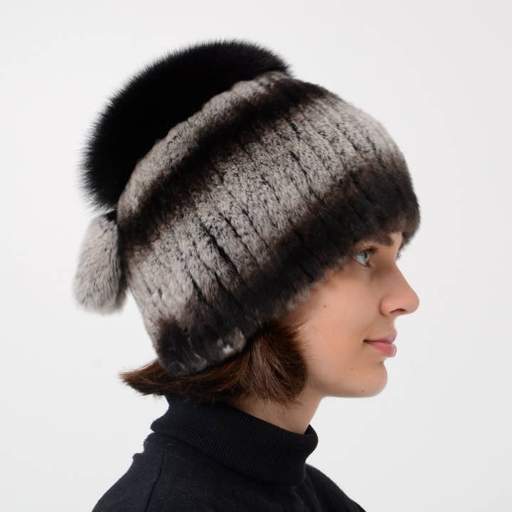 FurStyleUa - Vendita all'ingrosso Berretto - Donna - Cappello invernale da donna in pelliccia di coniglio con pompon, volpe artica