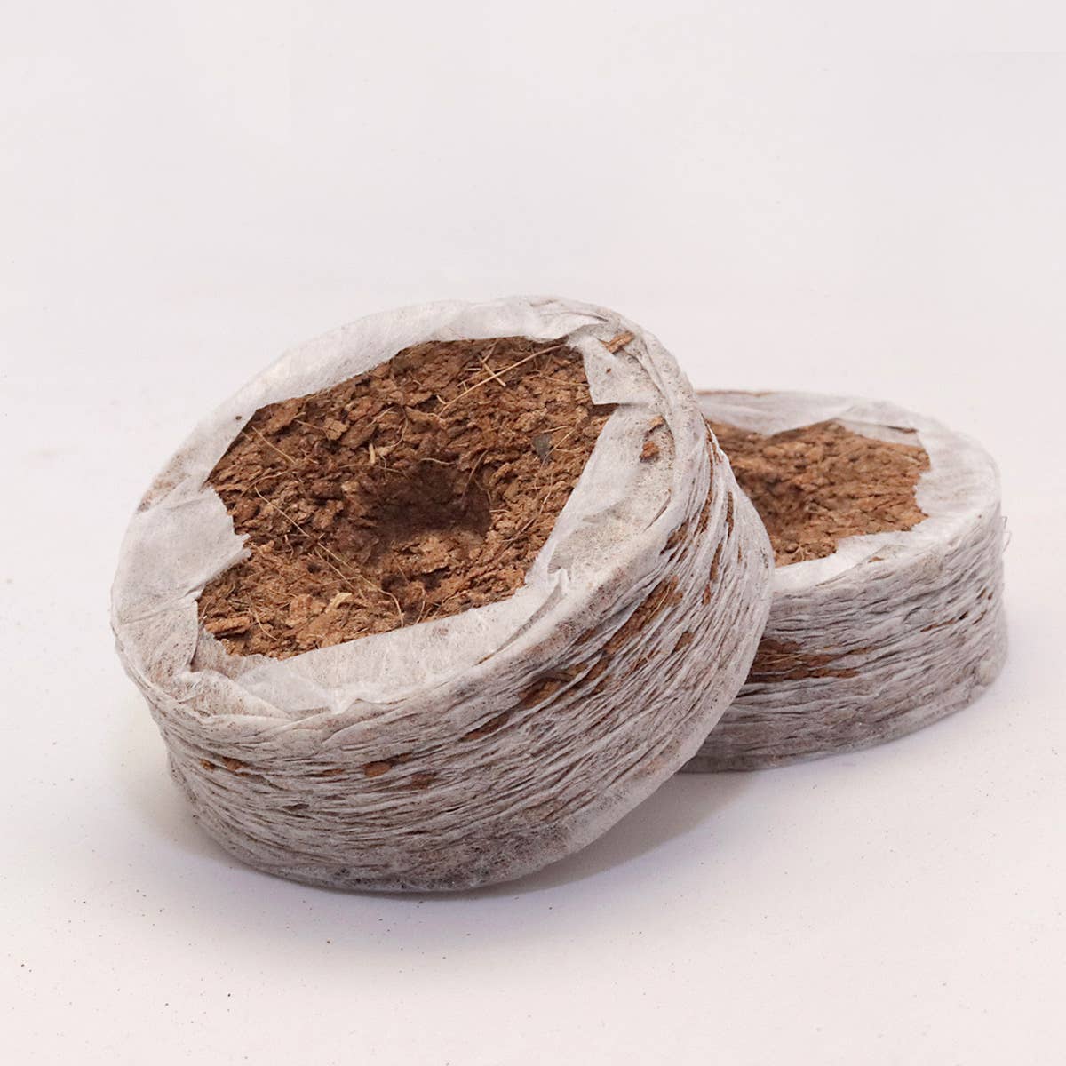 CoirProducts.co.uk of Salike Limited – wholesale Planting/potting soil – Coirproducts (cpuk) 38mm Coircoins (coir Pellets)11