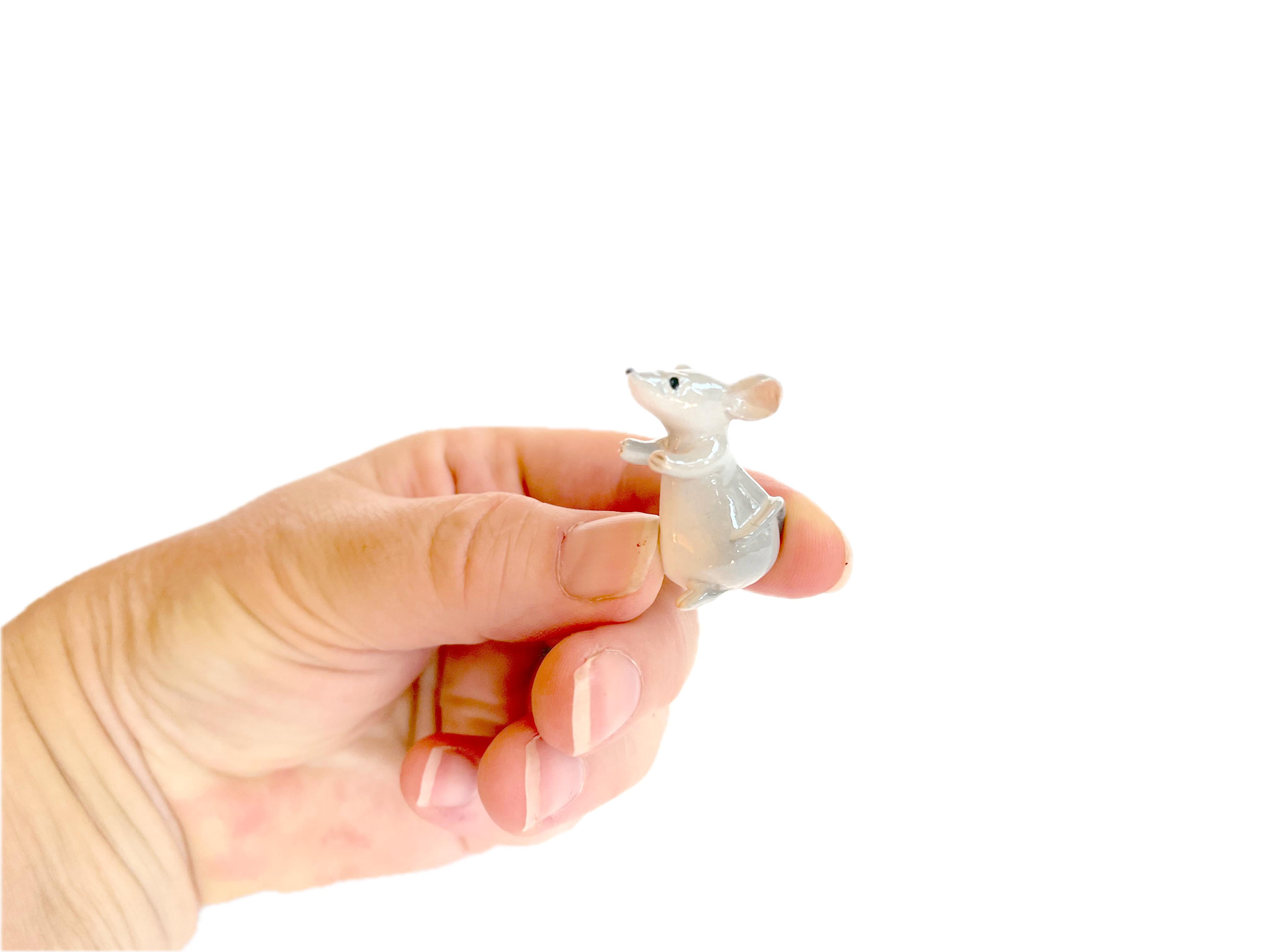 The Gifted Rat - Wholesale Decorative Figurine - Miniature Mouse Figurine 1
