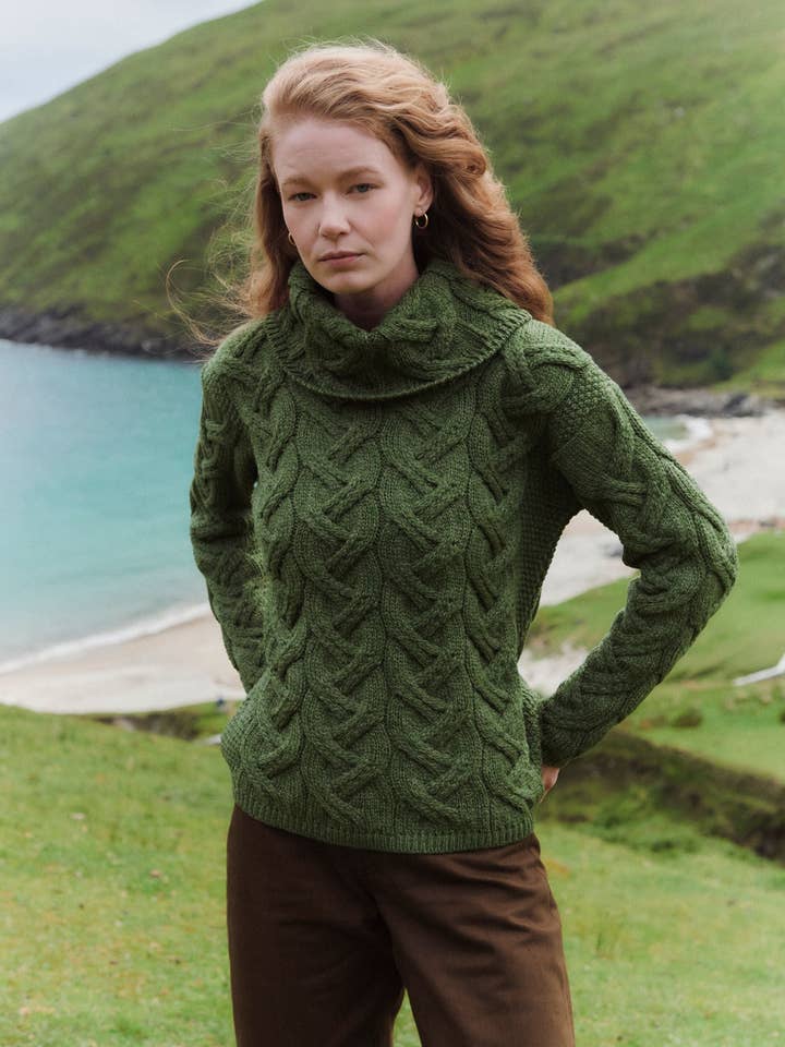 Pull Aran Kinsale pour femme à torsades - Vert pour la vente par Aran Woollen Mills