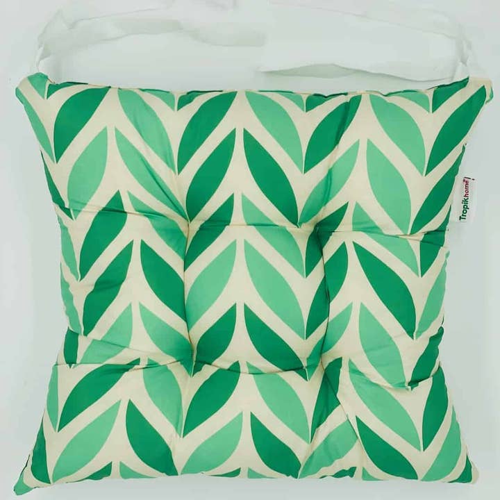 Coussin de chaise Funky Leaves avec attaches, idéal pour la vente par TROPIK HOME