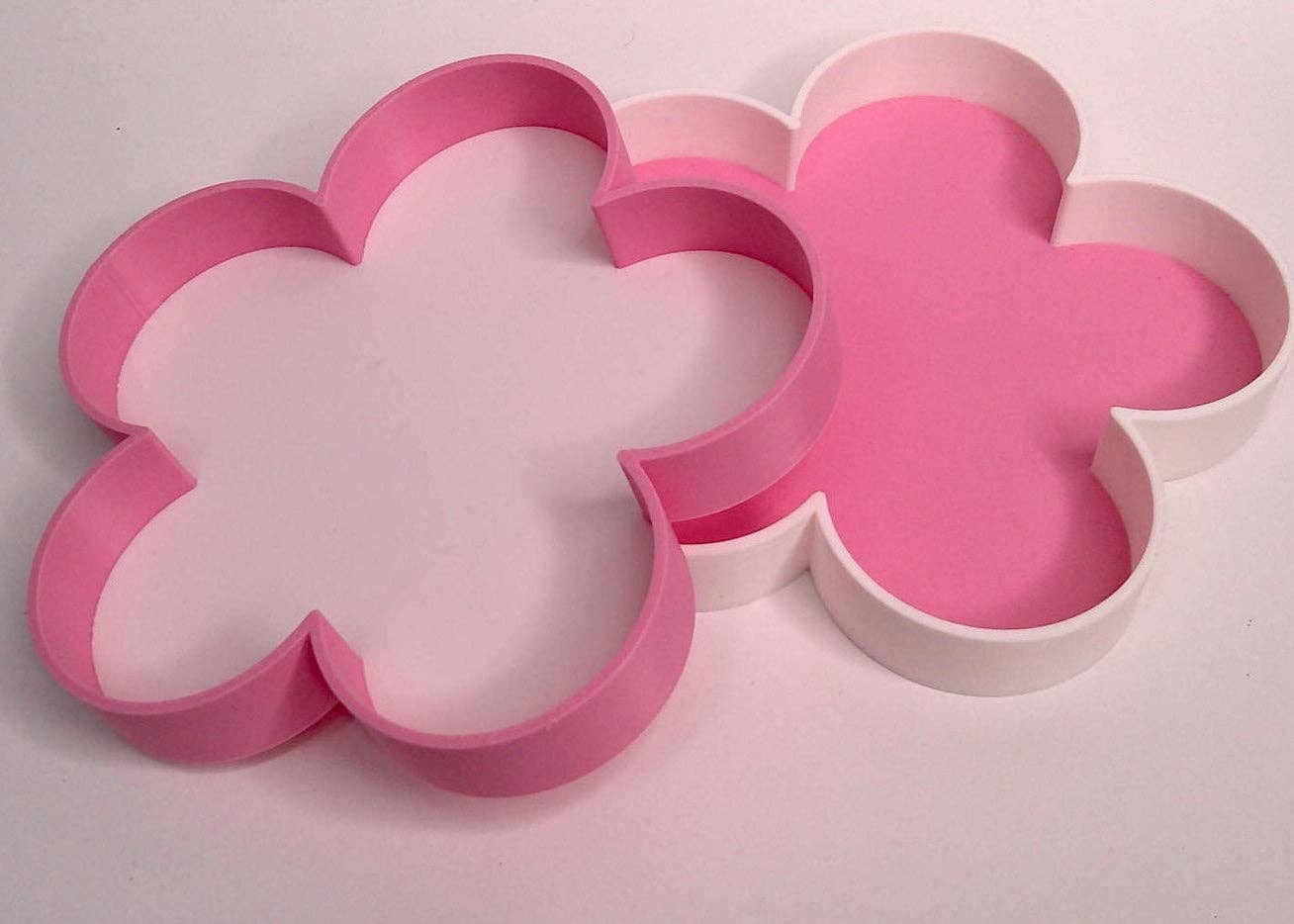 Konfetti & Co – Großhandel Deko-Tablett – Stapeln von Blumen1