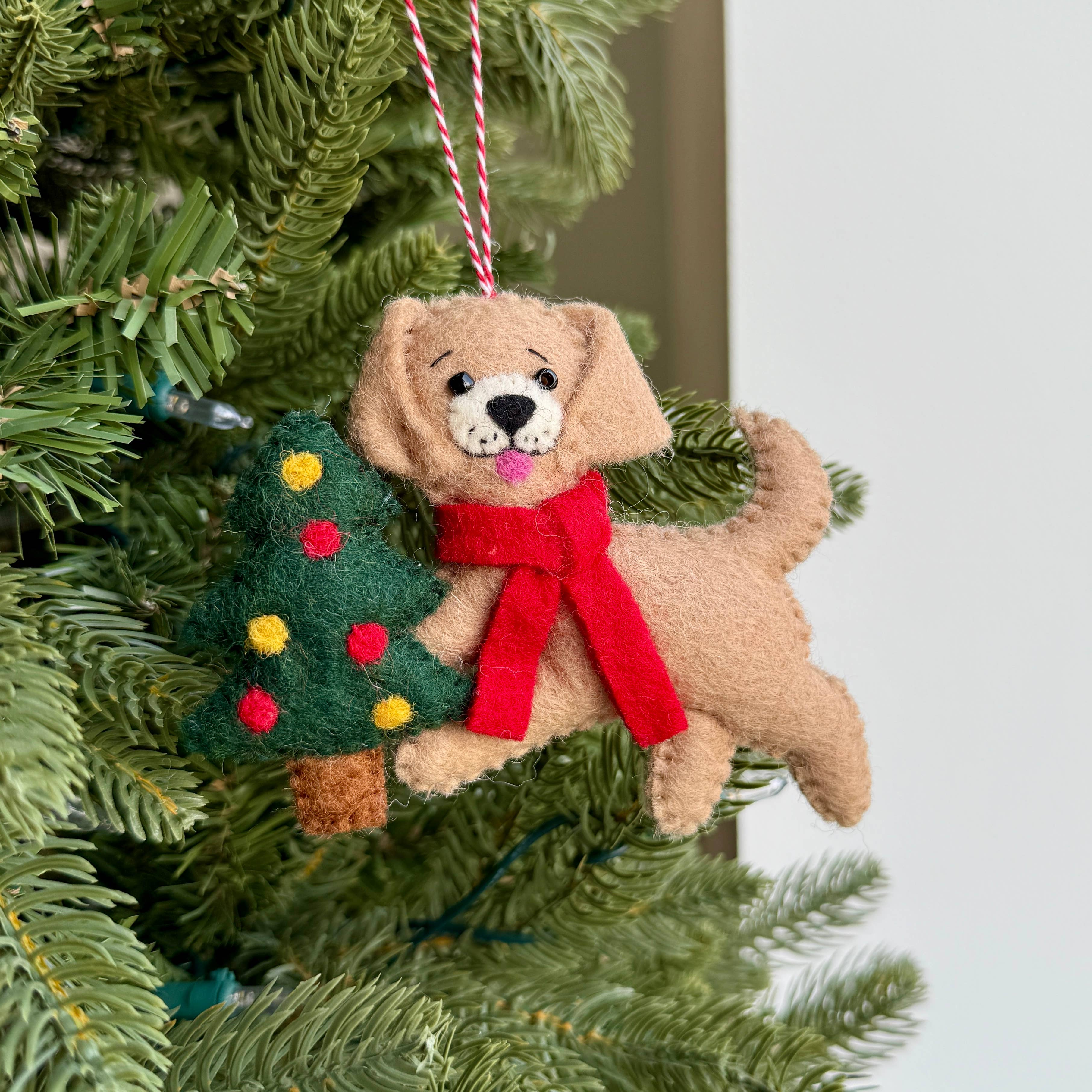 Ornaments 4 Orphans - Vente Objets de décoration - Ornement de Noël en feutre de laine avec chien et arbre1