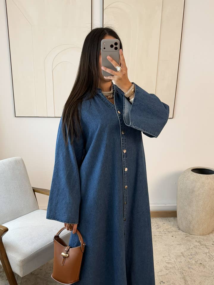 Denimkjole med knap Yaléna B289 for engroshandel hos White Icy