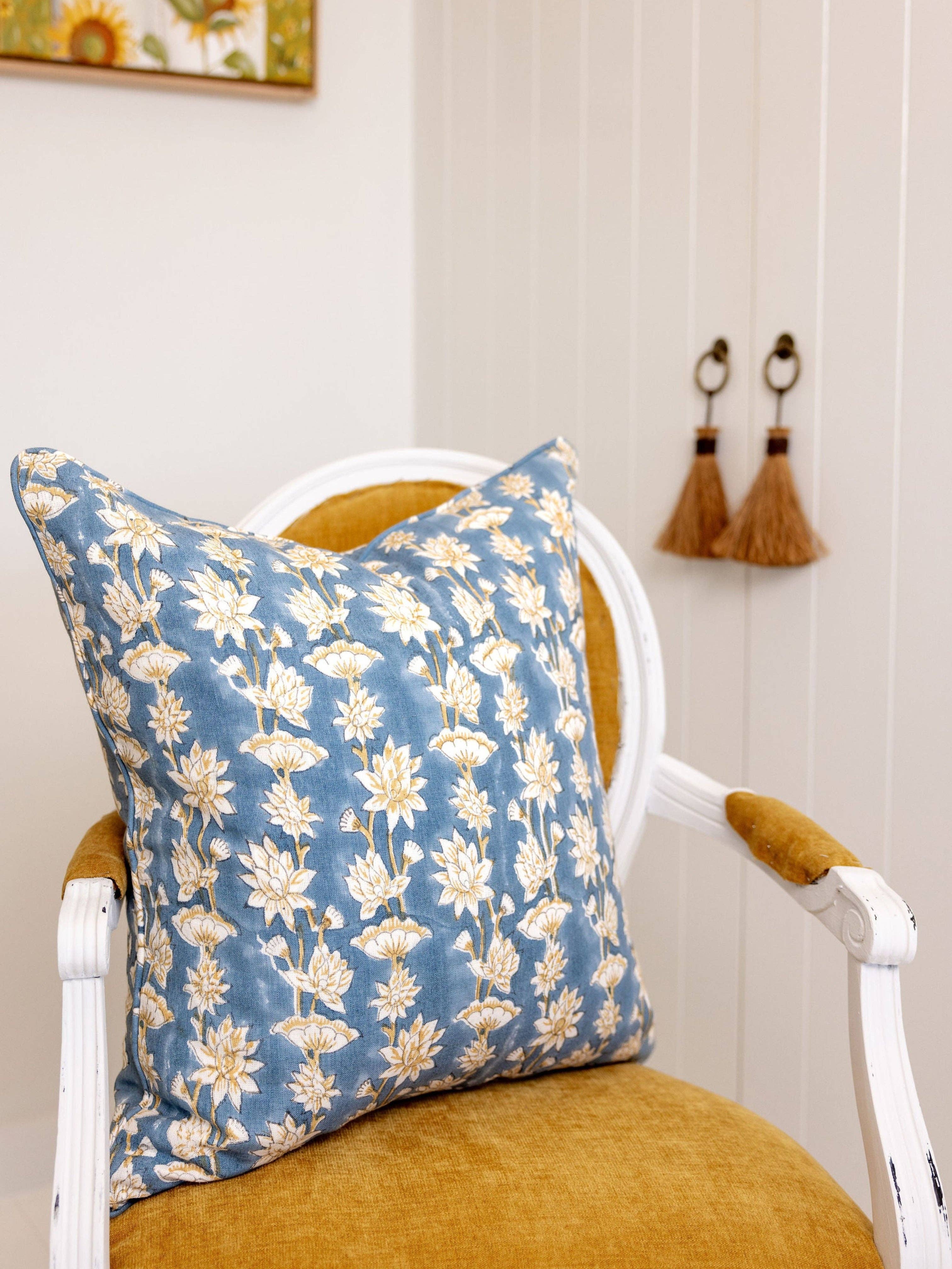 Humble Living - Venta al por mayor Cojín decorativo - Loto en Flor - Pizarra1