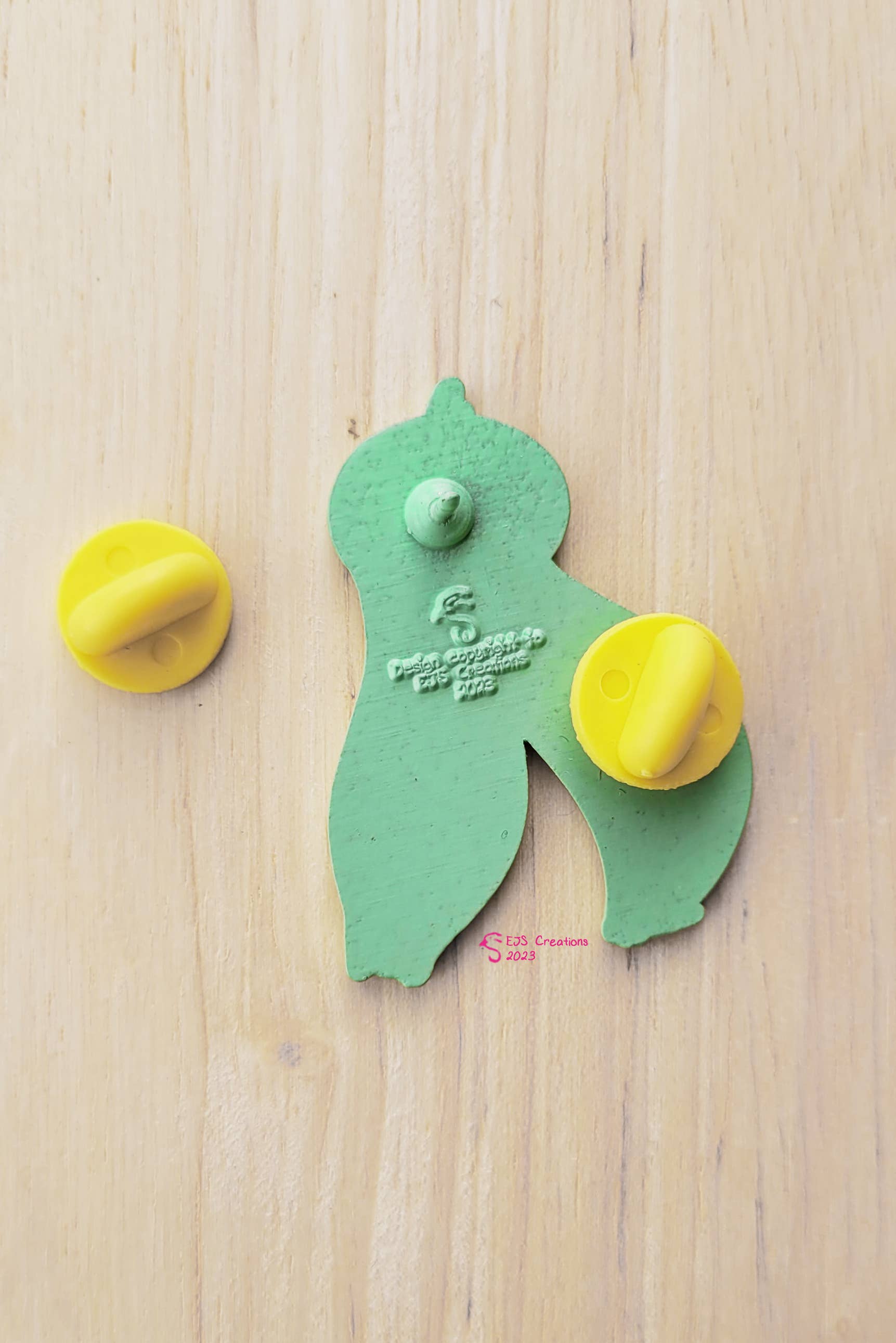 EJS Creations - Venta al por mayor Botón/prendedor - Alfiler de esmalte suave Fresno Nightcrawler1