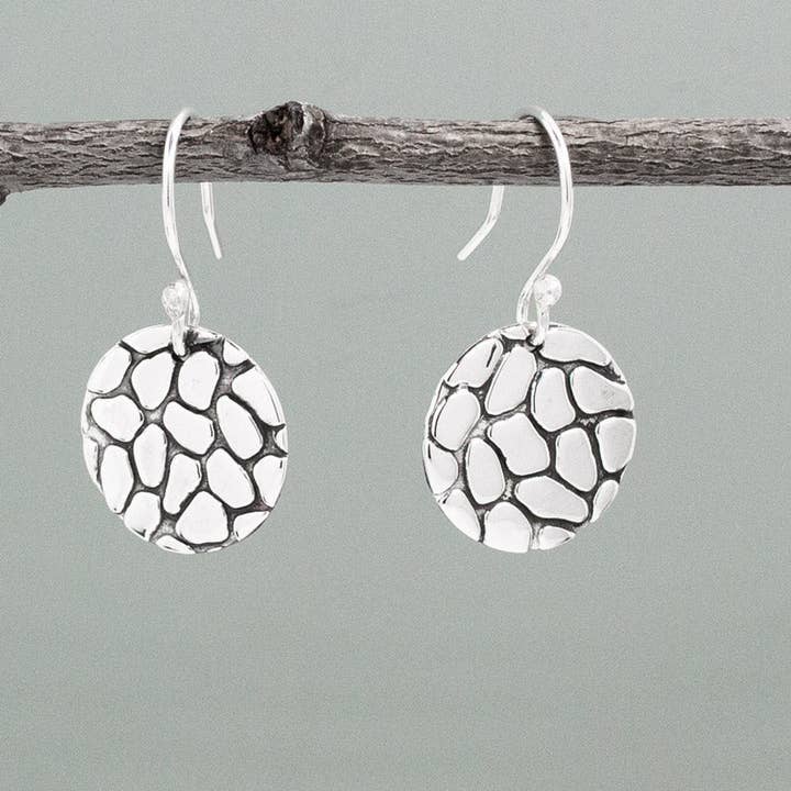 Orecchini pendenti a disco ossidato Camila per la vendita all'ingrosso da parte di Emilio Sotelo Jewellery