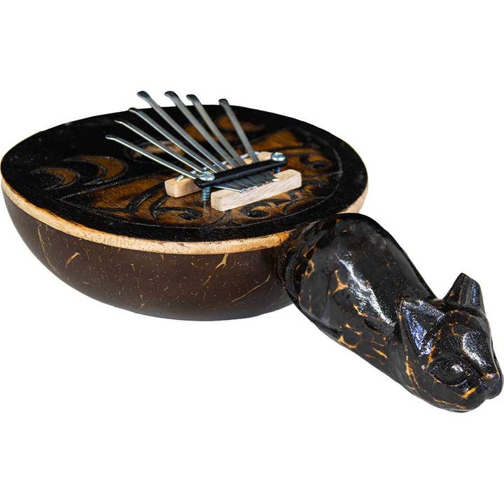 Kheops International - Vente Décorations de table - Karimbu sculpté en noix de coco - Phases de lune avec manche en forme de chat1