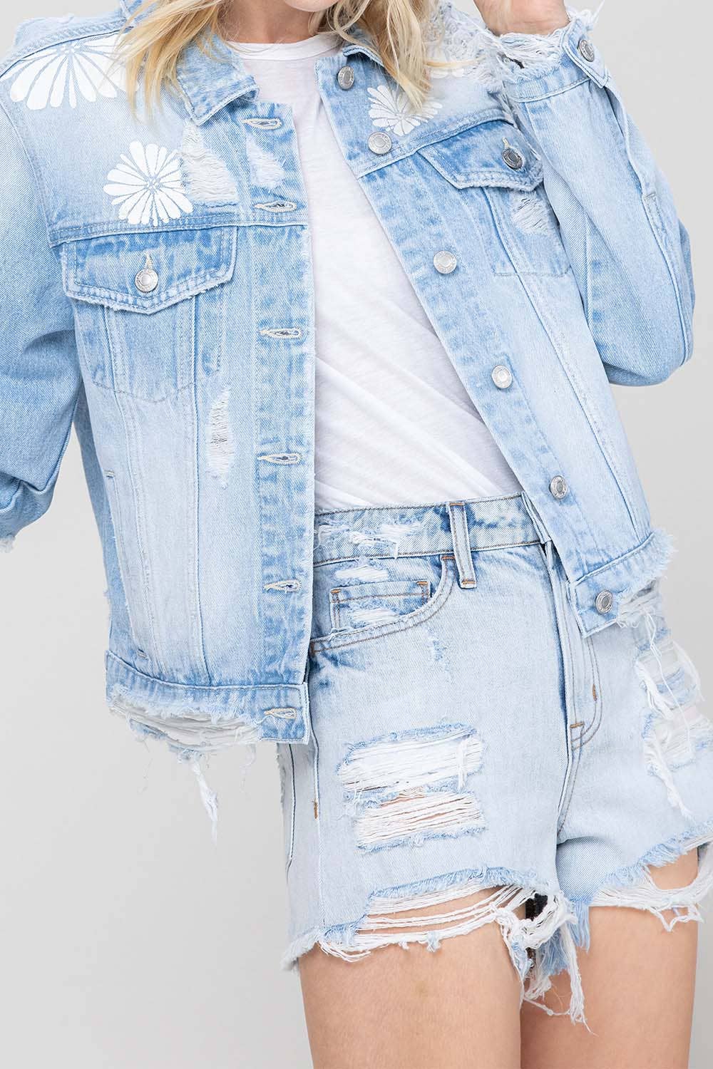 ZUCKERWATTE KLASSISCHE CROP-JEANSJACKE MIT BLUMENLASERDRUCK T5137J für den Großhandel auf Faire3