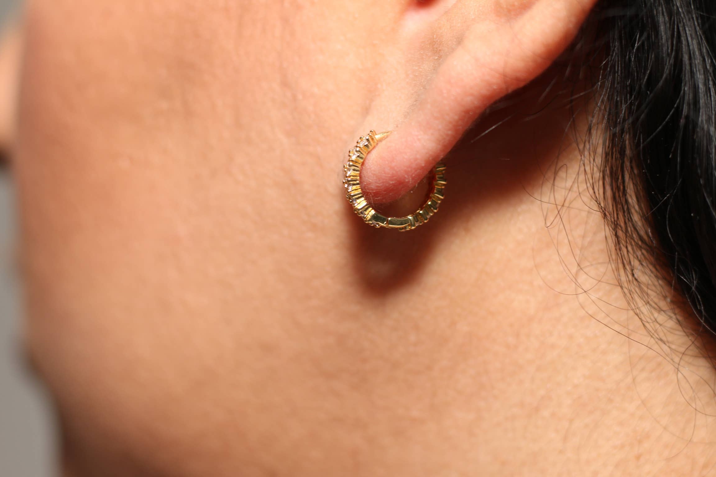 Ivy Gold Co. - Vente Petits anneaux - Créoles Huggie en or micropavé en zircone cubique, plaquées or 18 carats, créoles Huggie, petites créoles, créoles en or, huggies en or2