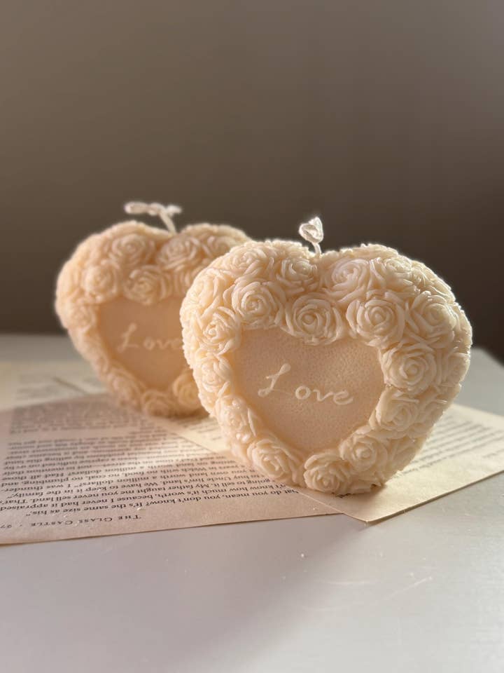 Rose Heart Soy Candle for Valentine, Wedding, Mother's Day for wholesale by MikuniCandle
