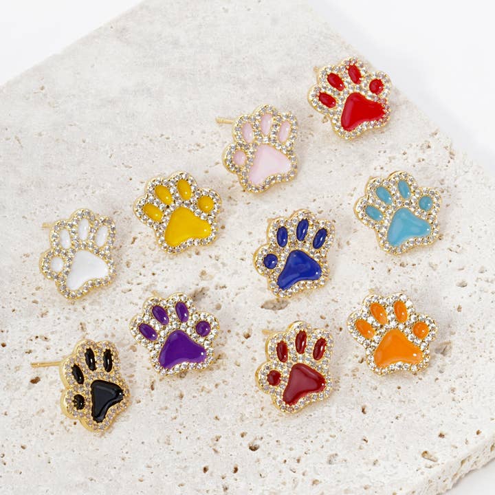 MASCOTTE VAN DE SPEELDAG KUBIEKE ZIRKONIA 13 MM GEËMAILLEERDE OORKNOPJES MET POOTJES voor wholesale door OHBOOBA DESIGN