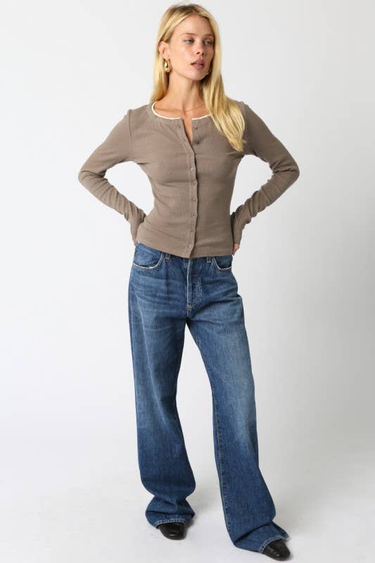 Olivaceous – Engroshandel Skjorte med buttondown – til kvinder – Saige Knap Top14