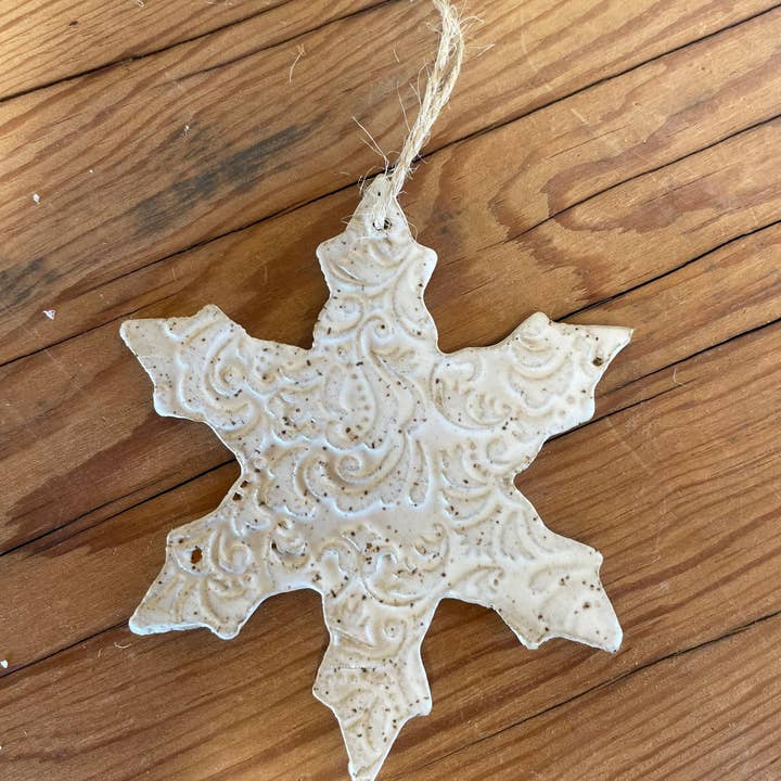 Stonehouse Pottery – Ornamento por atacado – Ornamento de floco de neve em renda branca fosca3