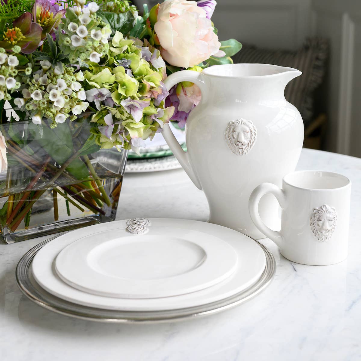 Arte Italica & Crown Linen Designs - Wholesale Dinner Plate - Renaissance Leone Dinner Plate3