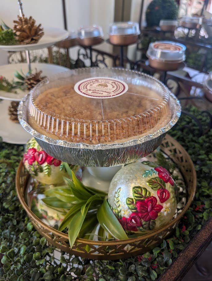 AlohaMade Bites - Wholesale Pie - Hawaiian O.G. Vanilla Macadamia Nut Pie - Made In Hawaii5