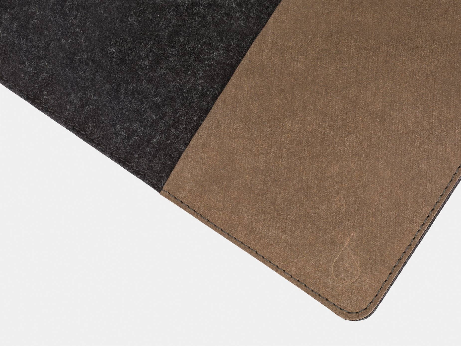 Oakywood – wholesale Laptop/tablet case – Unisex – Felt MacBook Sleeve1