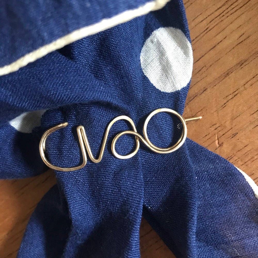 Cinq - Wholesale Brooch - Play word pin2