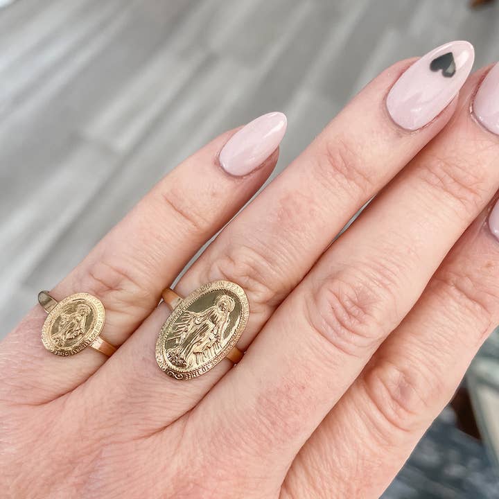 Isabelle Grace Jewelry – Großhandel Cocktail-/Statement-Ring – Wunderbarer Medaillenring mit Mutter Maria8