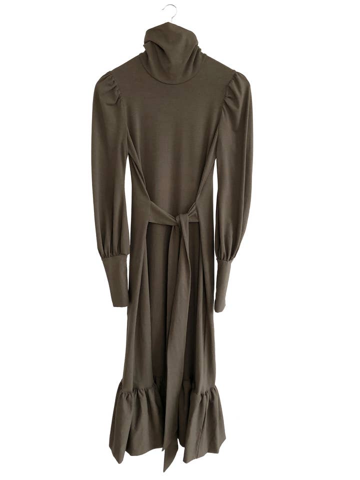 Ward Rollkragen-Kleid für den Großhandel von Cut From The Same Cloth